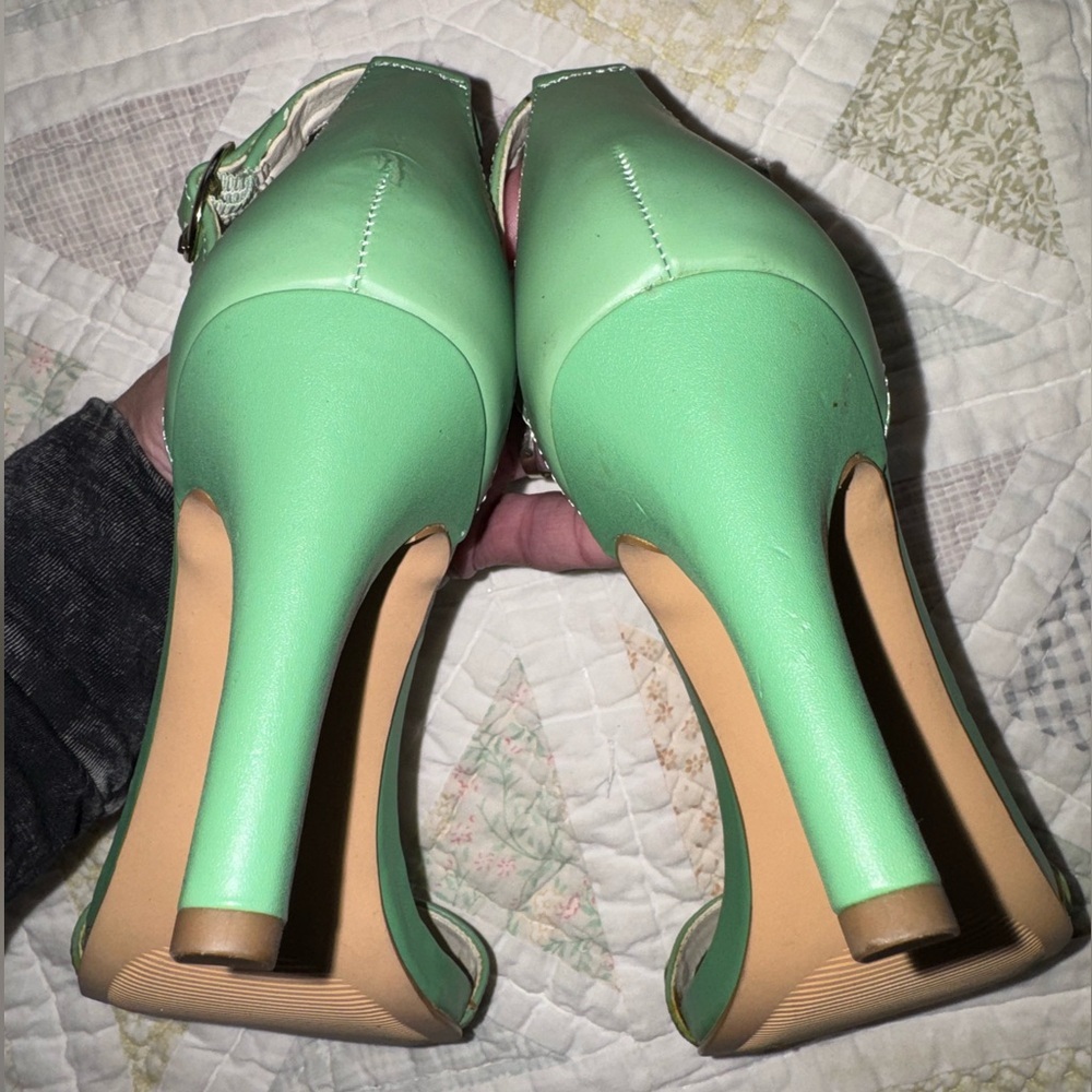 Anne Klein Akossana Mint Green Studded Ankle Strap Heels Size 8.5 - Picture 3 of 6